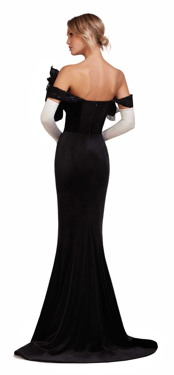 O'Blanc Long Black Dress With Sleeves And Flowers